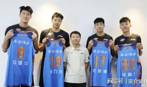 CBA又闹出大笑话，冠军球队内讧面临退赛，中国篮协出面也没用