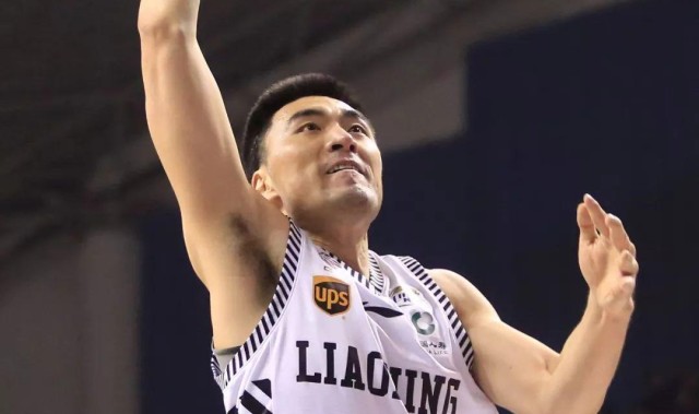 华体会官网-辽篮迎一大利好！经风雨再坚守，李晓旭暂不退役：35岁再战1年