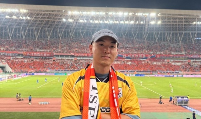 华体会app下载-高诗岩现场观看中超京鲁大战：人生中第一次 现场气氛真棒！