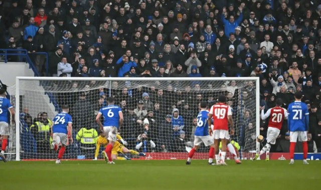 阿什顿批马杜埃凯点球失误，称其聪明反被聪明误|迪恩-阿什顿|朴茨茅斯|射门|枪手|阿森纳_新浪体育_新浪新闻